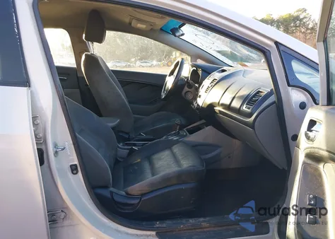 2015 Kia Forte Lx z USA, uszkodzony, nr VIN KNAFK4A6XF5411073